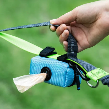 Dispensador portátil de bolsas para excrementos de perro con clip: soporte para bolsas de basura para paseos y viajes al aire libre.